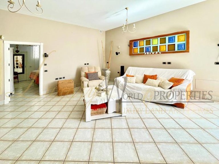Villa for Sale in Las Rosas, Tenerife, España 9