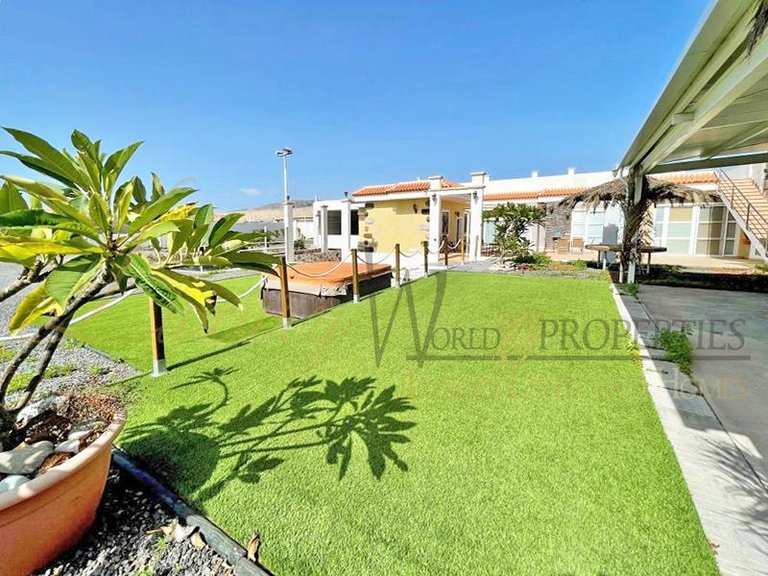 Villa for Sale in Las Rosas, Tenerife, España 2