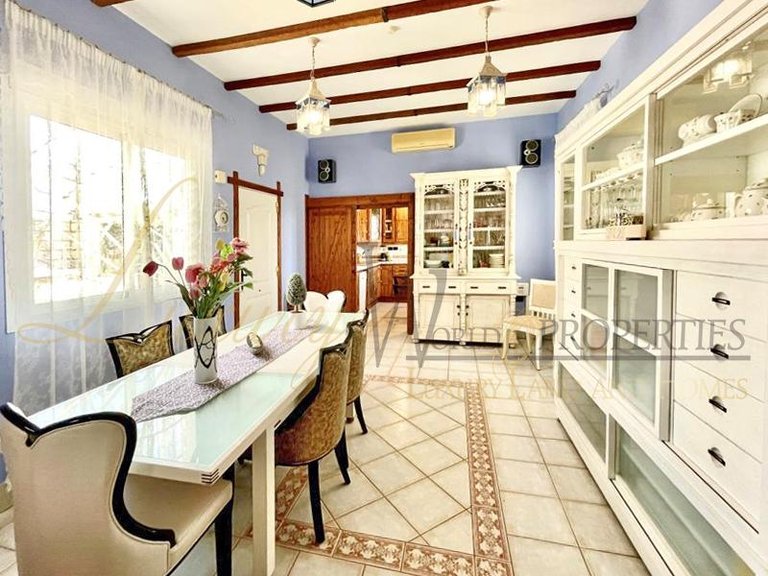 Villa for Sale in Las Rosas, Tenerife, España 11