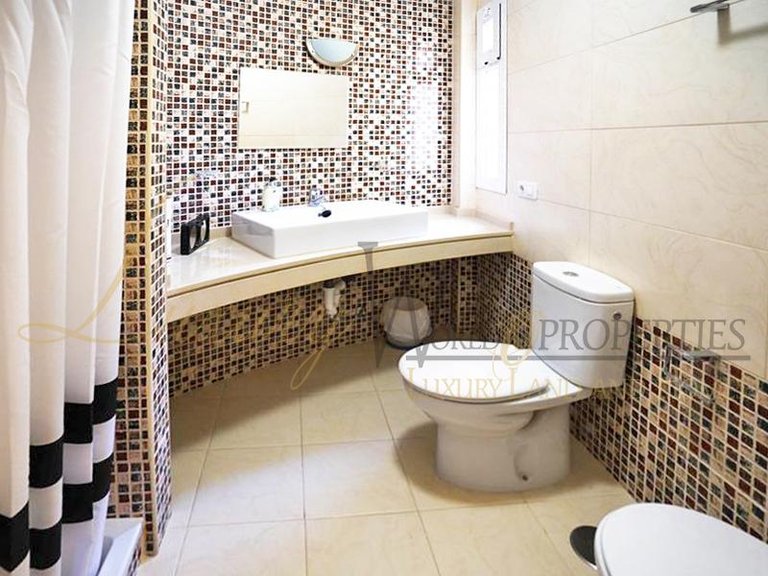 Villa for Sale in Costa Adeje, Tenerife, España 15