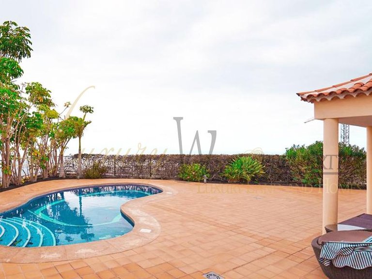 Villa for Sale in Costa Adeje, Tenerife, España 2