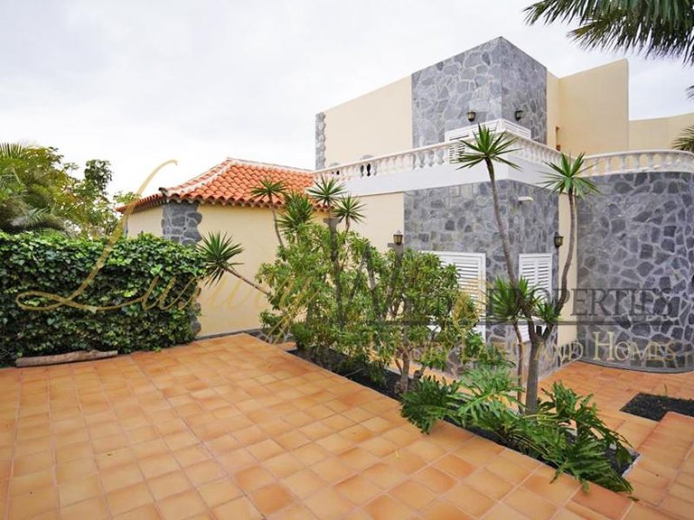 Villa for Sale in Costa Adeje, Tenerife, España 4
