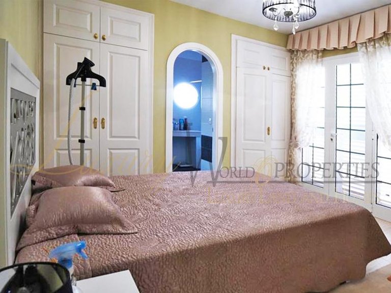 Villa for Sale in Costa Adeje, Tenerife, España 12