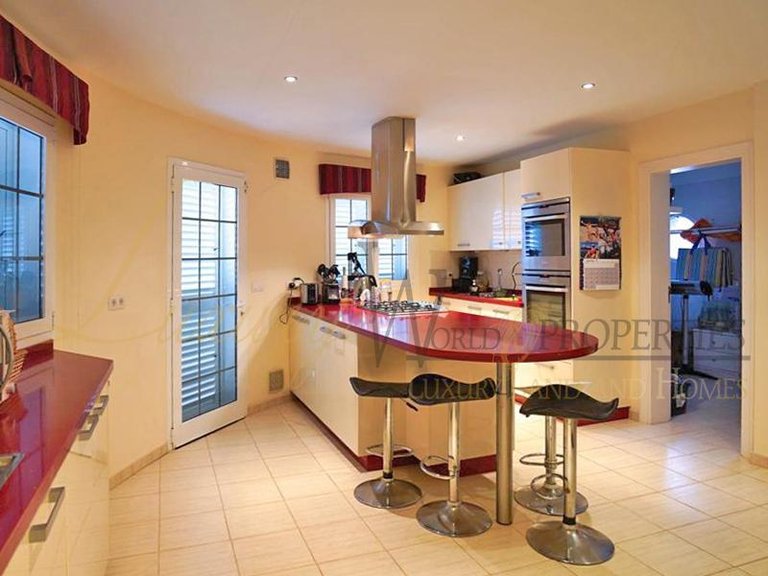 Villa for Sale in Costa Adeje, Tenerife, España 8
