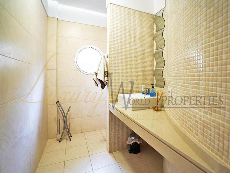 Villa for Sale in Costa Adeje, Tenerife, España 16