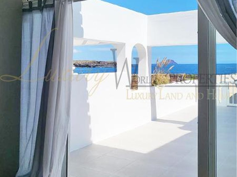 Apartment for Sale in Costa Del Silencio, Tenerife, España 3