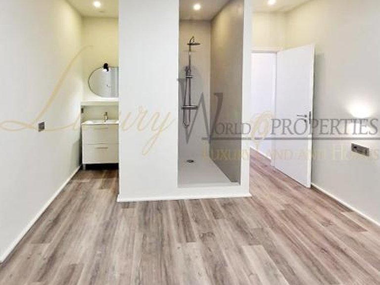 Apartment for Sale in Costa Del Silencio, Tenerife, España 11