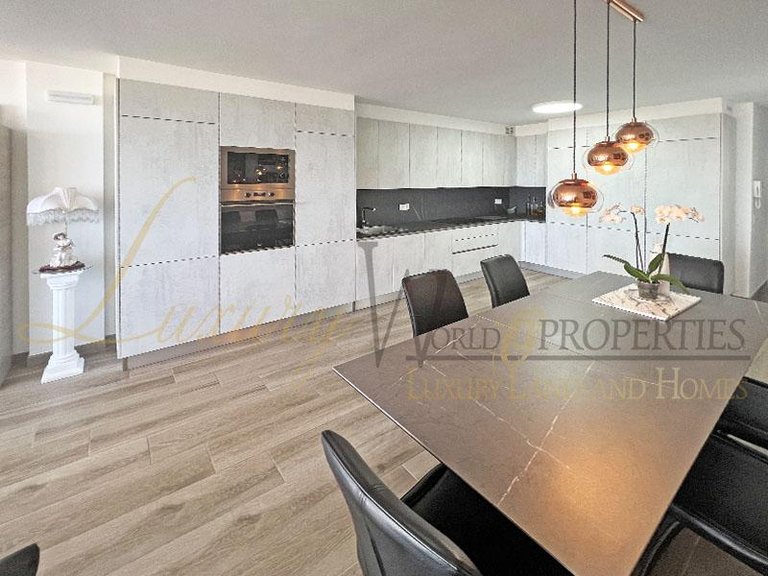 Apartment for Sale in Costa Adeje, Tenerife, España 3