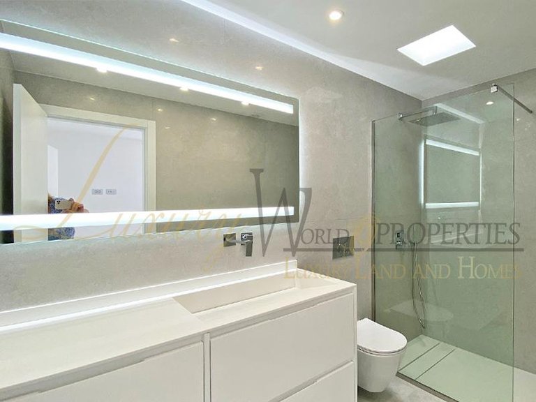 Villa for Sale in Costa Adeje, Tenerife, España 17