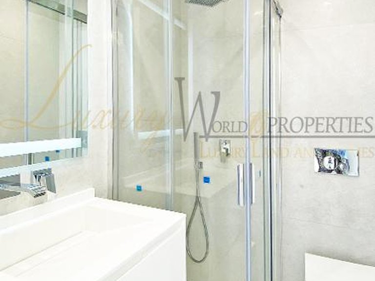 Villa for Sale in Costa Adeje, Tenerife, España 26