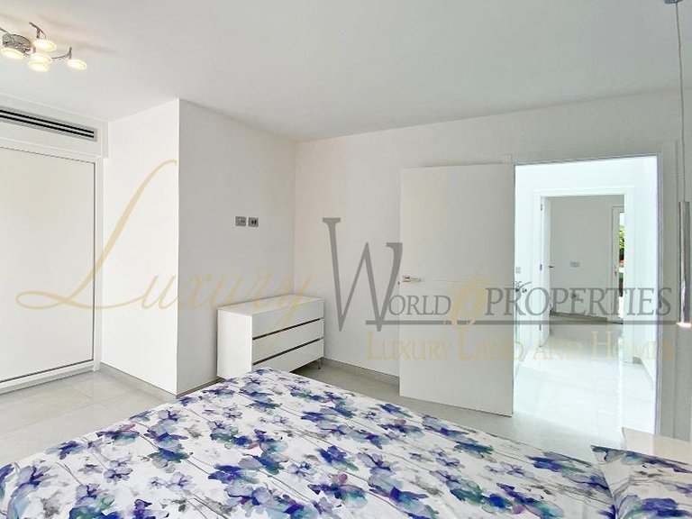 Villa for Sale in Costa Adeje, Tenerife, España 15