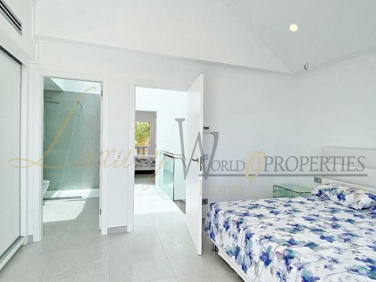 Villa for Sale in Costa Adeje, Tenerife, España 14