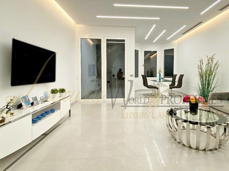 Villa for Sale in Costa Adeje, Tenerife, España 6