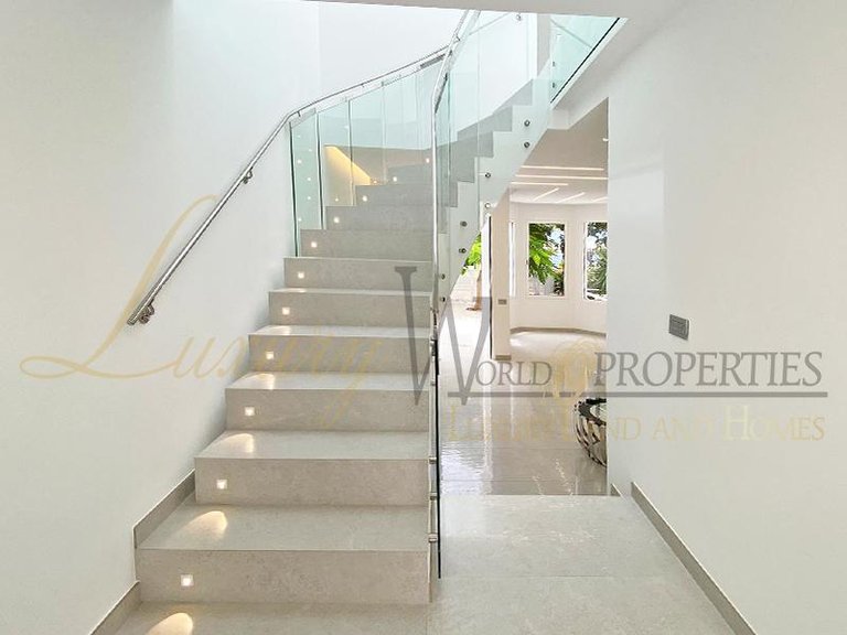 Villa for Sale in Costa Adeje, Tenerife, España 11
