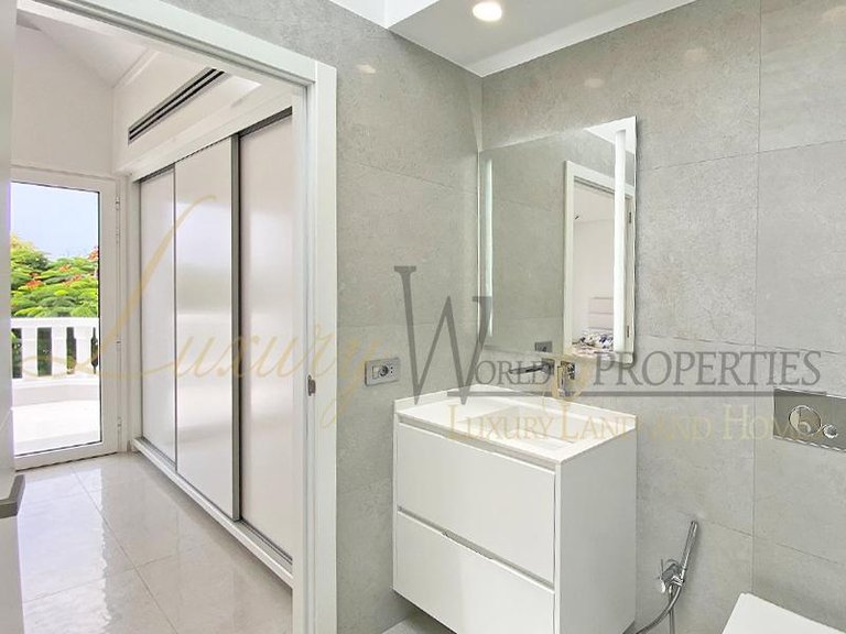 Villa for Sale in Costa Adeje, Tenerife, España 18