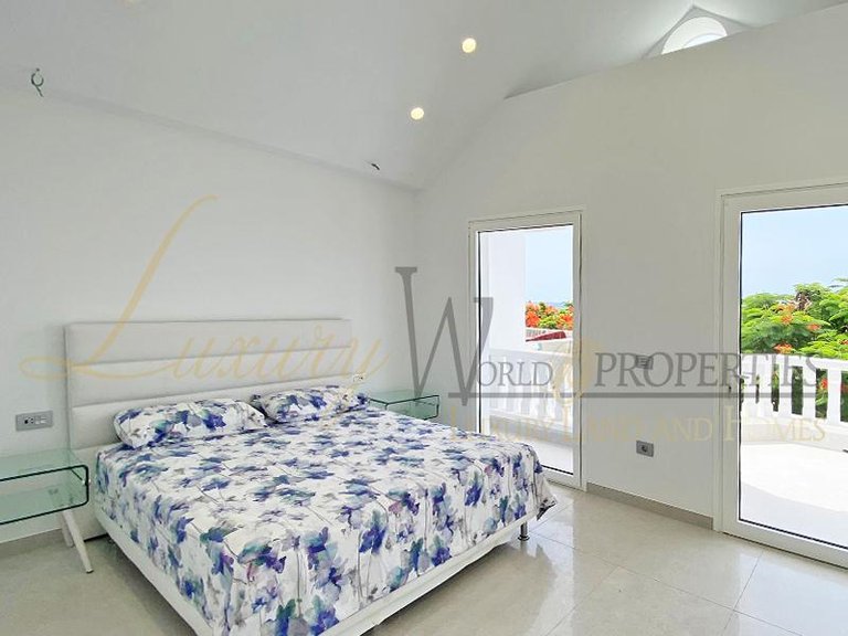 Villa for Sale in Costa Adeje, Tenerife, España 22