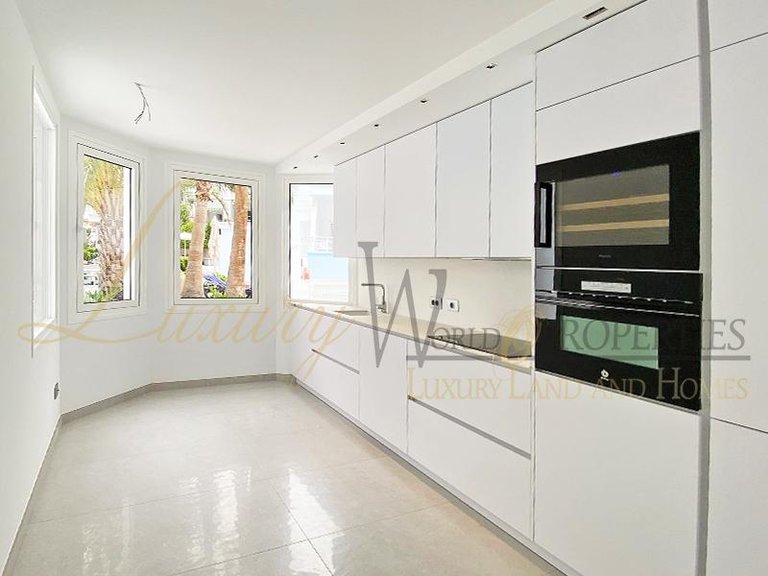 Villa for Sale in Costa Adeje, Tenerife, España 9