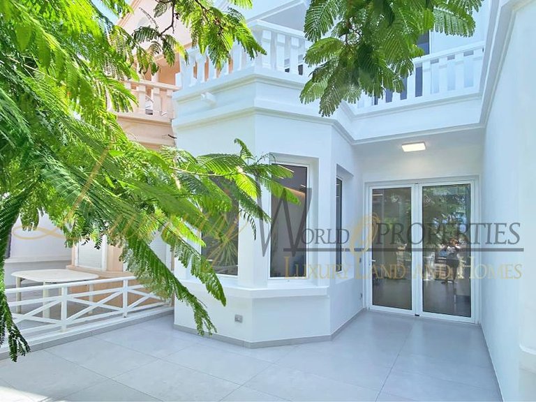 Villa for Sale in Costa Adeje, Tenerife, España 4