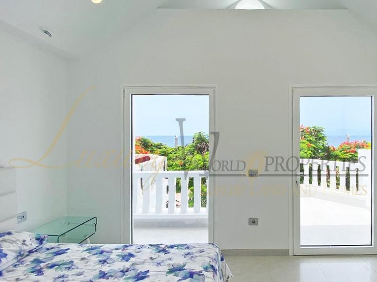 Villa for Sale in Costa Adeje, Tenerife, España 21