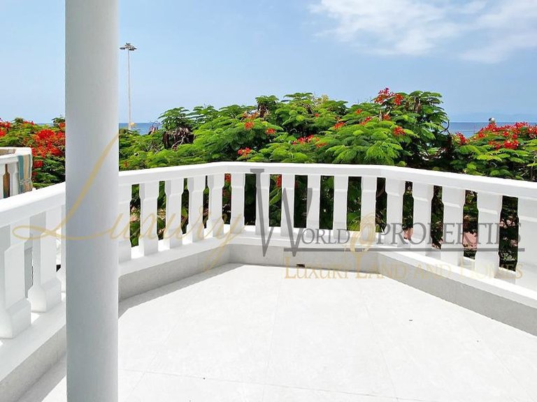 Villa for Sale in Costa Adeje, Tenerife, España 3