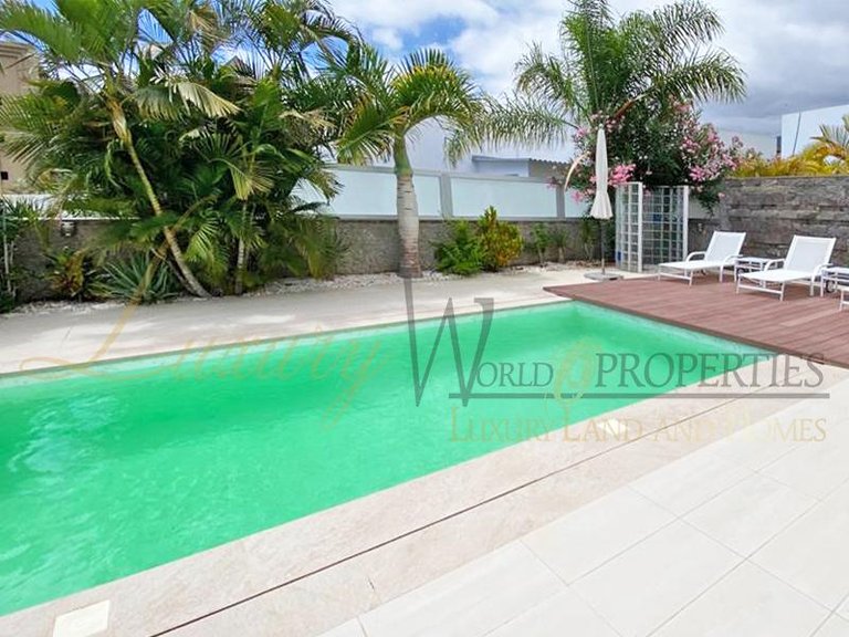 Villa for Sale in Costa Adeje, Tenerife, España 4