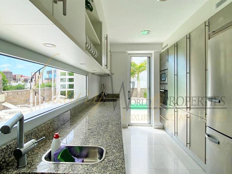 Villa for Sale in Costa Adeje, Tenerife, España 10