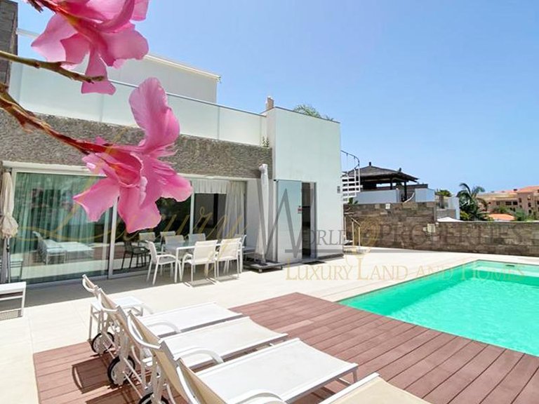 Villa for Sale in Costa Adeje, Tenerife, España 1