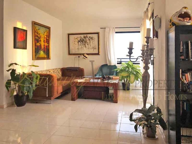 Apartment for Sale in Playa Paraiso, Tenerife, España 6