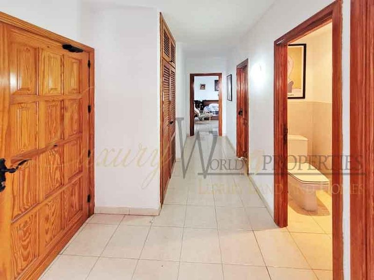 Apartment for Sale in Playa Paraiso, Tenerife, España 17