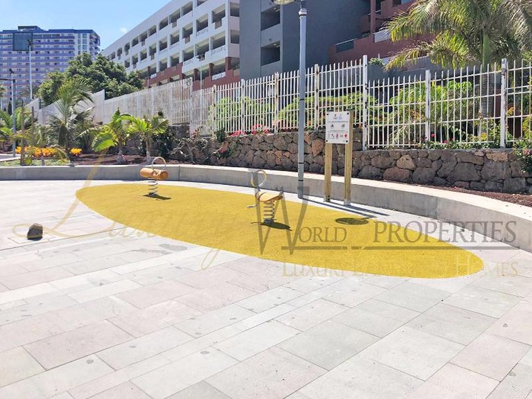 Apartment for Sale in Playa Paraiso, Tenerife, España 22