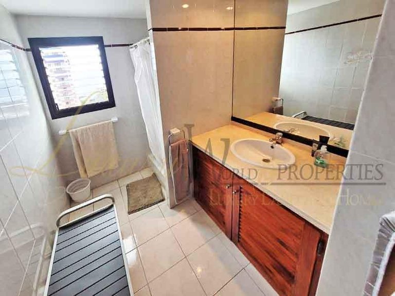 Apartment for Sale in Playa Paraiso, Tenerife, España 14