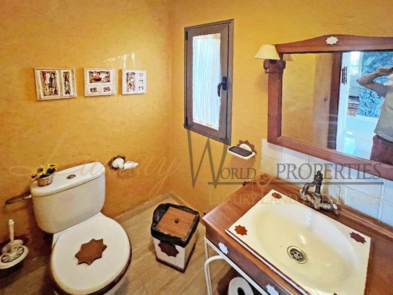 Villa for Sale in Costa Adeje, Tenerife, España 24