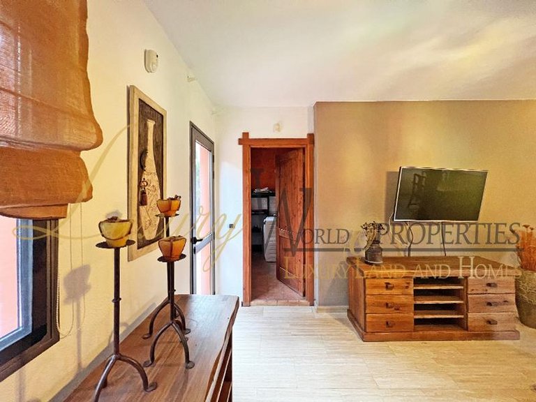 Villa for Sale in Costa Adeje, Tenerife, España 9