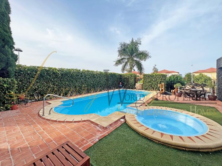 Villa for Sale in Costa Adeje, Tenerife, España 2