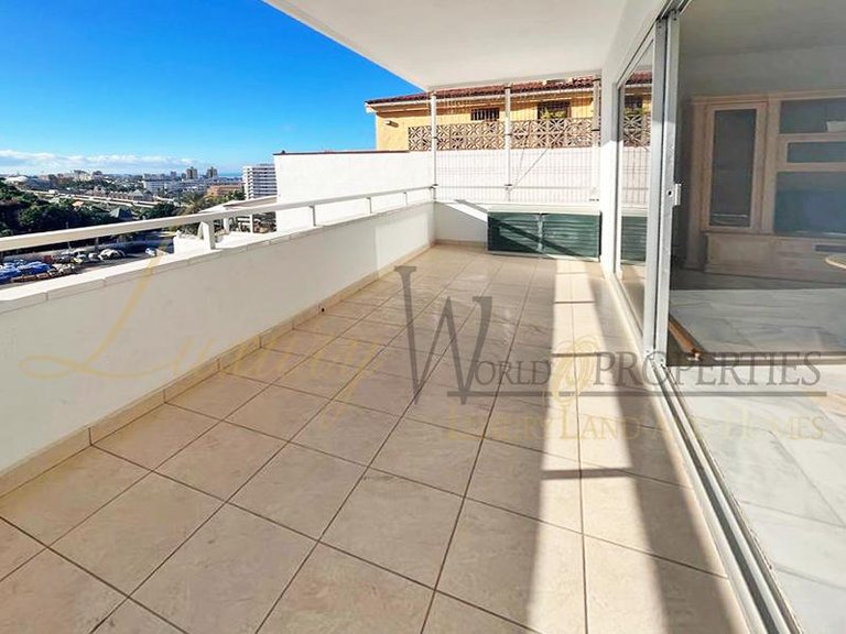Apartment for Sale in Costa Adeje, Tenerife, España 1