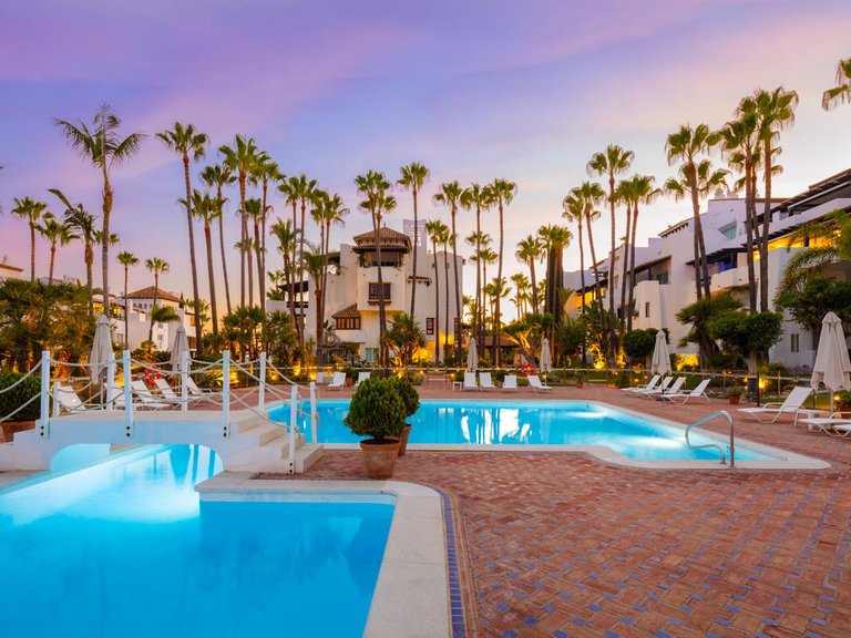 Apartamento en venta en Marbella, Málaga 2