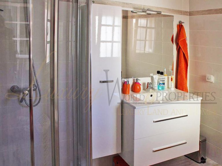 Villa for Sale in Costa Adeje, Tenerife, España 25