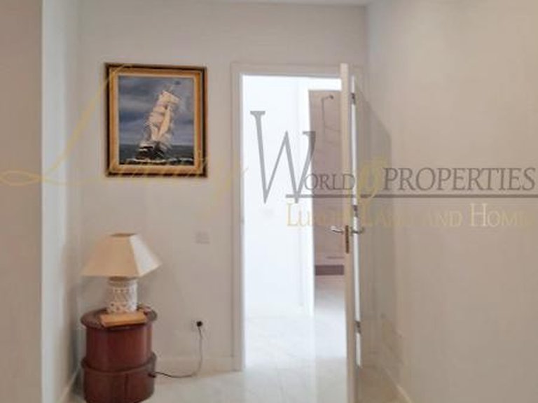 Villa for Sale in Adeje, Tenerife, España 15