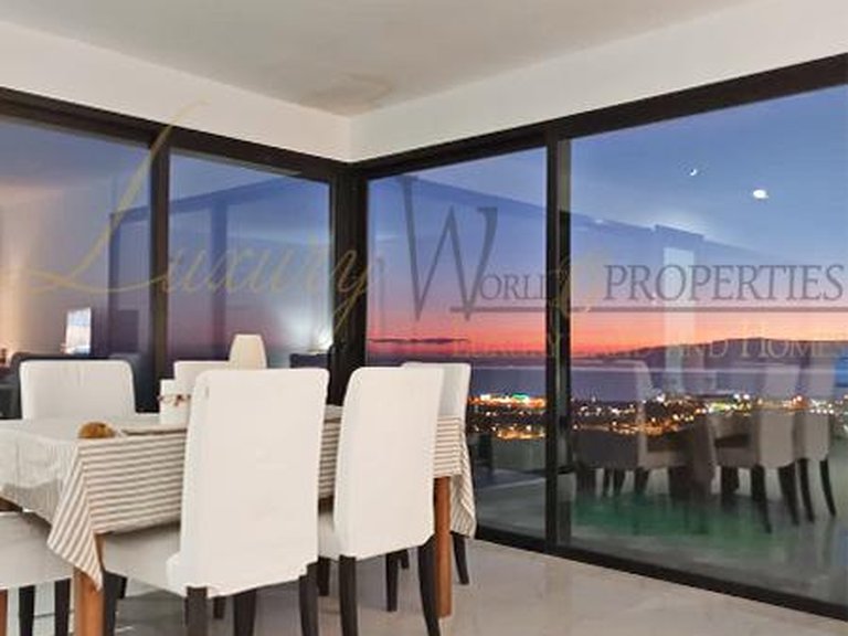 Villa for Sale in Adeje, Tenerife, España 3