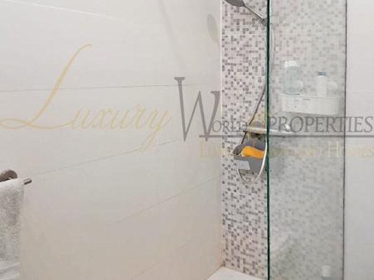 Villa for Sale in Adeje, Tenerife, España 19