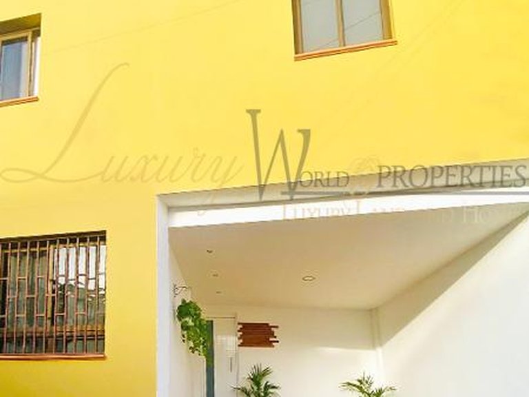 Villa for Sale in Tijoco Bajo, Tenerife, España 1