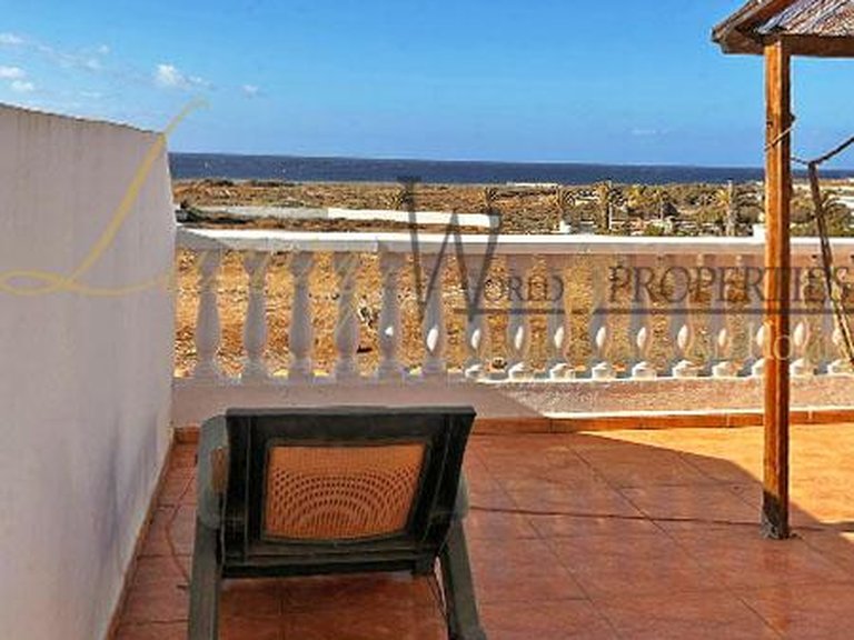Town House for Sale in La Tejita, Tenerife, España 3