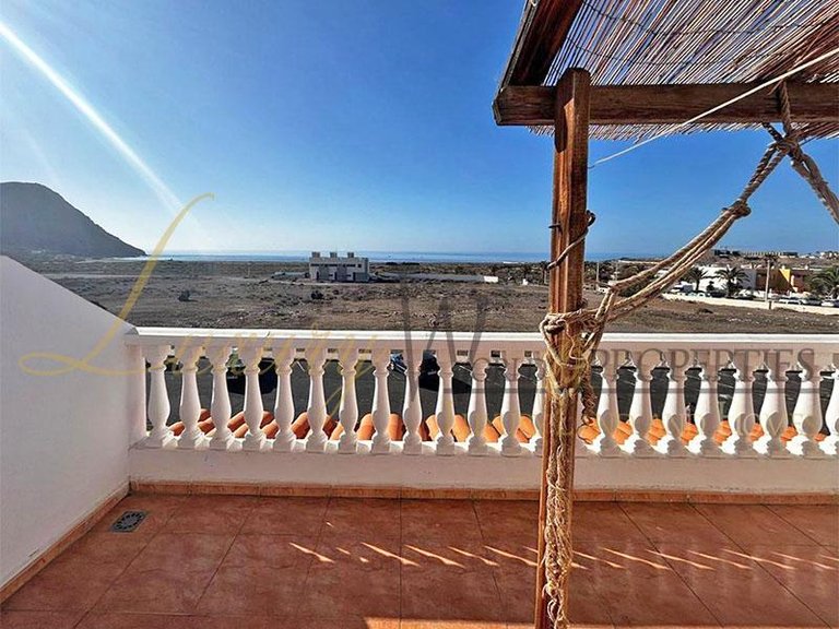 Town House for Sale in La Tejita, Tenerife, España 1