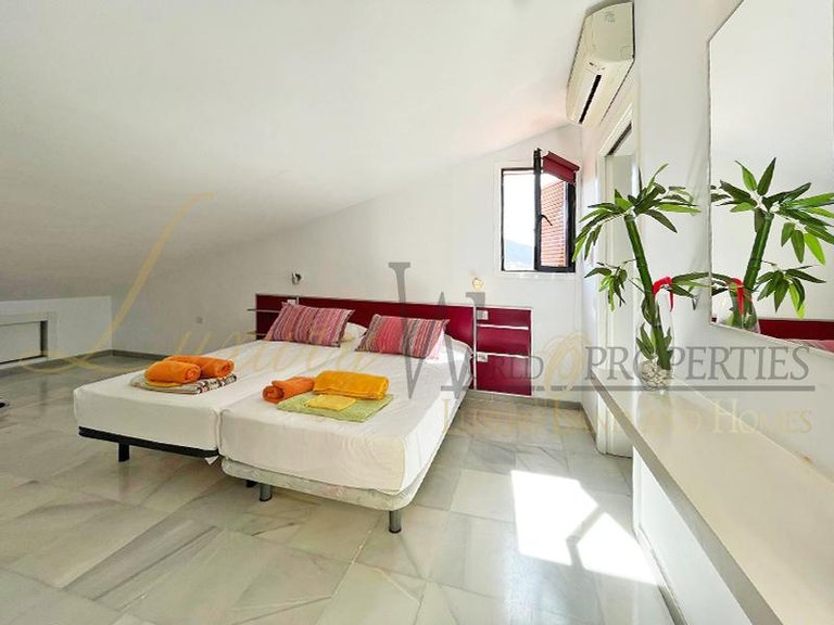 Town House for Sale in Playa De Las Americas, Tenerife, España 11