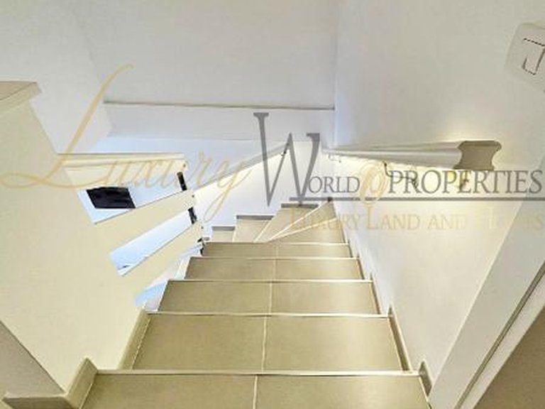 Town House for Sale in Playa De Las Americas, Tenerife, España 8