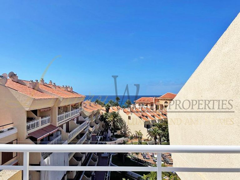 Town House for Sale in Playa De Las Americas, Tenerife, España 2