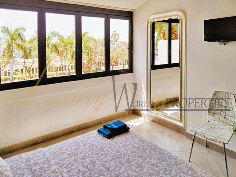 Apartment for Sale in Los Cristianos, Tenerife, España 6