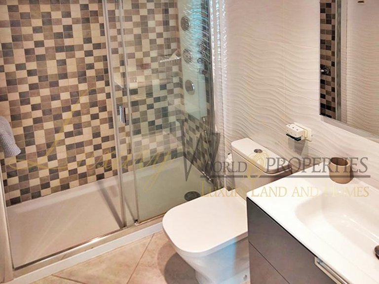 Apartment for Sale in Los Cristianos, Tenerife, España 11