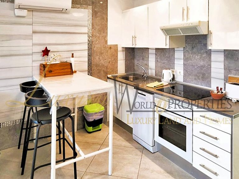 Apartment for Sale in Los Cristianos, Tenerife, España 4