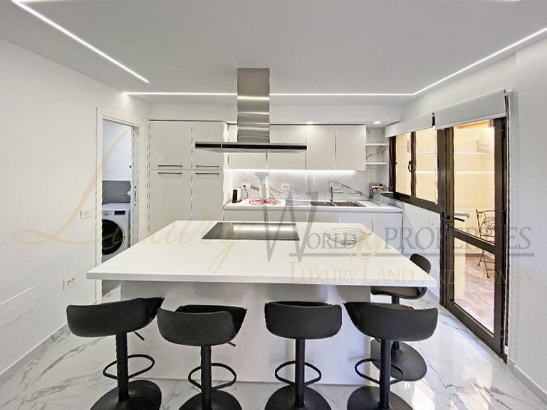 Villa for Sale in Fanabe Pueblo, Tenerife, España 9